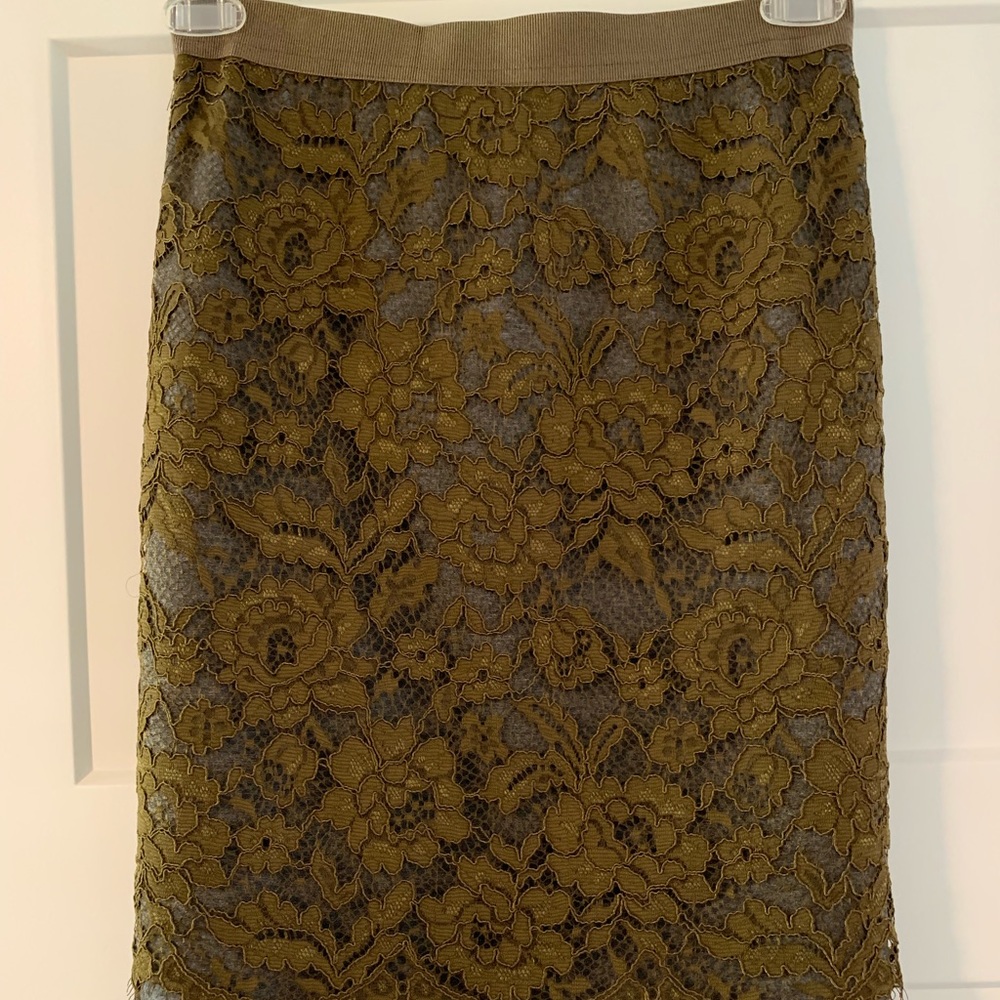 Lace skirt
